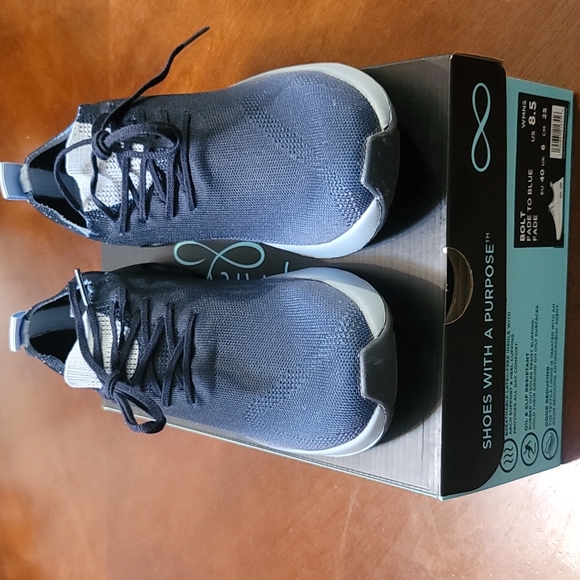 BOLT FADE TO BLUE SZ 8.5 W WORN 1 - Picture 1 of 4